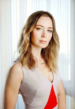 Emily Blunt Thumbnail Picture