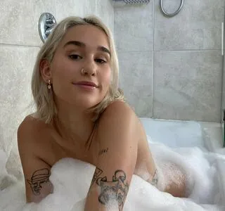 Emily H OnlyFans Leaked Free Thumbnail Picture - #84IT3xRkOc