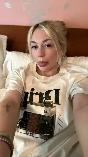 Emily Kinney OnlyFans Leaked Free Thumbnail Picture - #NIX8oBcWSE