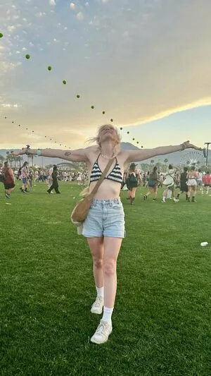 Emily Kinney OnlyFans Leaked Free Thumbnail Picture - #VUY2EGf7et