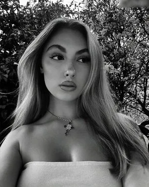 Emily Mhl OnlyFans Leaked Free Thumbnail Picture - #l3medDrzUi