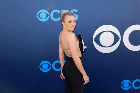 Emily Osment OnlyFans Leaked Free Thumbnail Picture - #emPdavoGcm