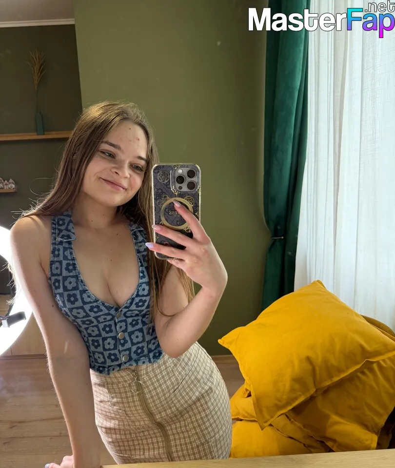 emily_petite