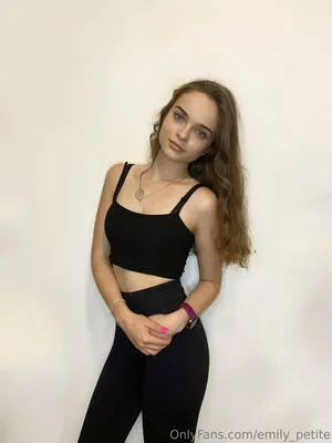 Emily Petite OnlyFans Leaked Free Thumbnail Picture - #OngRlsNeI4