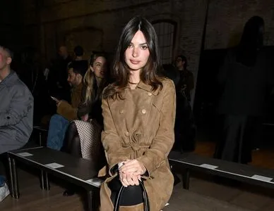 Emily Ratajkowski OnlyFans Leaked Free Thumbnail Picture - #012zC2IbJo