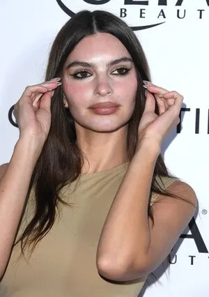 Emily Ratajkowski OnlyFans Leaked Free Thumbnail Picture - #04lITFLMYK