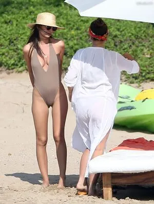 Emily Ratajkowski OnlyFans Leaked Free Thumbnail Picture - #0FfmfGVjqi