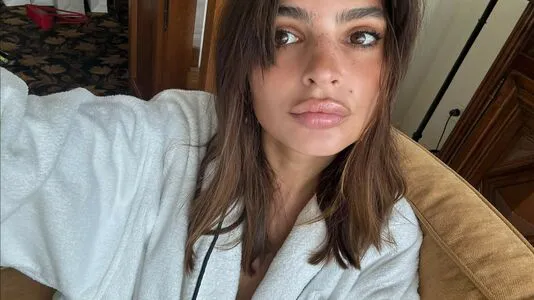 Emily Ratajkowski OnlyFans Leaked Free Thumbnail Picture - #0IZr9WUExL
