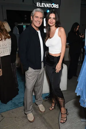 Emily Ratajkowski OnlyFans Leaked Free Thumbnail Picture - #0Utg35V9oM
