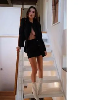 Emily Ratajkowski OnlyFans Leaked Free Thumbnail Picture - #13QkkeAMXN