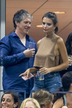 Emily Ratajkowski OnlyFans Leaked Free Thumbnail Picture - #1AVKkRSpB5