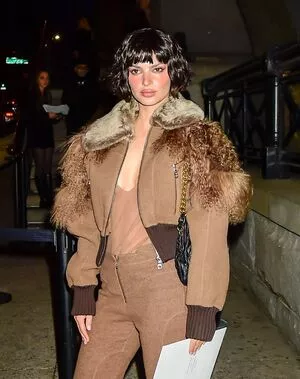 Emily Ratajkowski OnlyFans Leaked Free Thumbnail Picture - #1I7p4TexxV