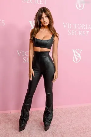 Emily Ratajkowski OnlyFans Leaked Free Thumbnail Picture - #1KGuew1XOU