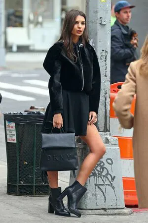 Emily Ratajkowski OnlyFans Leaked Free Thumbnail Picture - #1xGtH5DMuz