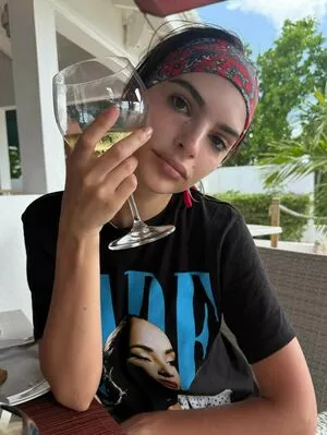 Emily Ratajkowski OnlyFans Leaked Free Thumbnail Picture - #2HYozdirLD