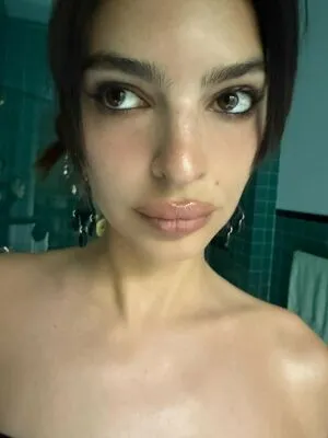 Emily Ratajkowski OnlyFans Leaked Free Thumbnail Picture - #2VRGMKb0cj