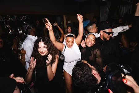 Emily Ratajkowski OnlyFans Leaked Free Thumbnail Picture - #2halinYrlC