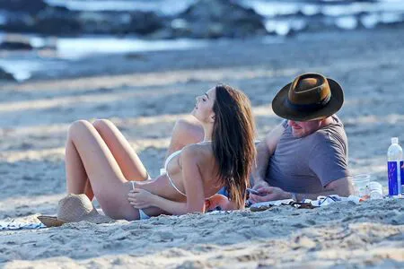 Emily Ratajkowski OnlyFans Leaked Free Thumbnail Picture - #2wY1d1b3yw