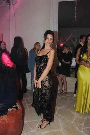 Emily Ratajkowski OnlyFans Leaked Free Thumbnail Picture - #2xXj0Plu9K