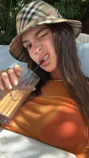 Emily Ratajkowski OnlyFans Leaked Free Thumbnail Picture - #32lPsBnh4T