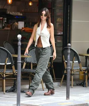 Emily Ratajkowski OnlyFans Leaked Free Thumbnail Picture - #3Bn3Ze9q7X
