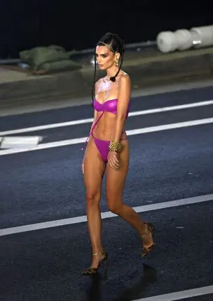 Emily Ratajkowski OnlyFans Leaked Free Thumbnail Picture - #3ExZFDmsML
