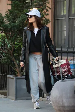 Emily Ratajkowski OnlyFans Leaked Free Thumbnail Picture - #3ymH5Xj0Oz