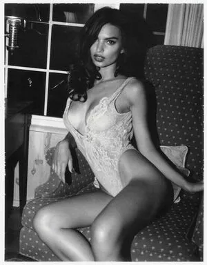 Emily Ratajkowski OnlyFans Leaked Free Thumbnail Picture - #4NndCMYcoK