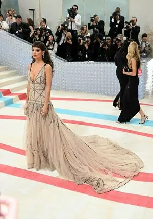 Emily Ratajkowski OnlyFans Leaked Free Thumbnail Picture - #4TdHohdOWb