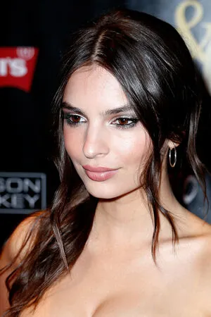 Emily Ratajkowski OnlyFans Leaked Free Thumbnail Picture - #4TeLErWhdu