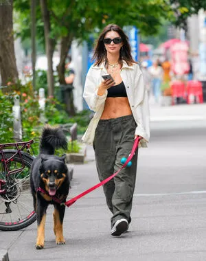 Emily Ratajkowski OnlyFans Leaked Free Thumbnail Picture - #4fR5S56pqp