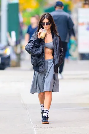 Emily Ratajkowski OnlyFans Leaked Free Thumbnail Picture - #4vq8QKie5x