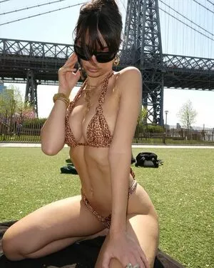 Emily Ratajkowski OnlyFans Leaked Free Thumbnail Picture - #4ysJHdn9iO