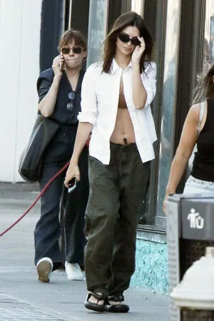 Emily Ratajkowski OnlyFans Leaked Free Thumbnail Picture - #56LOHVh9u7