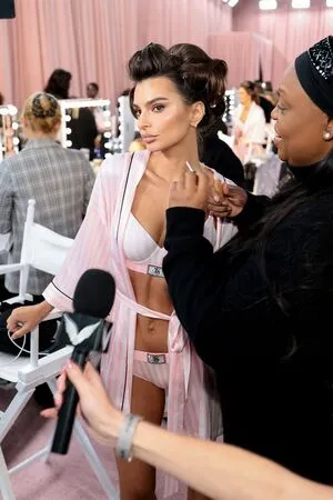 Emily Ratajkowski OnlyFans Leaked Free Thumbnail Picture - #57PfRSEpub
