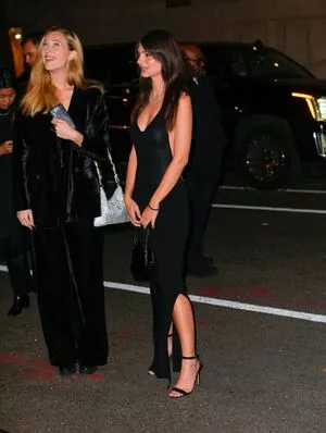 Emily Ratajkowski OnlyFans Leaked Free Thumbnail Picture - #5CNrTa2vUa