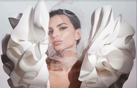 Emily Ratajkowski OnlyFans Leaked Free Thumbnail Picture - #5LtMBLVA8G