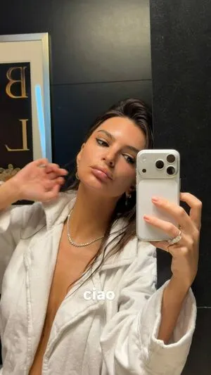 Emily Ratajkowski OnlyFans Leaked Free Thumbnail Picture - #5h8hufC70V