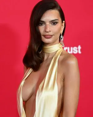 Emily Ratajkowski OnlyFans Leaked Free Thumbnail Picture - #5i7gQNjhGf
