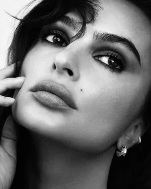 Emily Ratajkowski OnlyFans Leaked Free Thumbnail Picture - #5uSnQRBP5l
