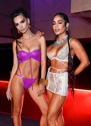 Emily Ratajkowski OnlyFans Leaked Free Thumbnail Picture - #6IY5WVWJR7