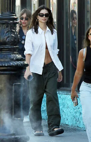Emily Ratajkowski OnlyFans Leaked Free Thumbnail Picture - #6VAudf8x2r