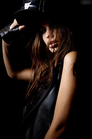 Emily Ratajkowski OnlyFans Leaked Free Thumbnail Picture - #7NeelMJynt