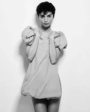 Emily Ratajkowski OnlyFans Leaked Free Thumbnail Picture - #7NsOv48SPR