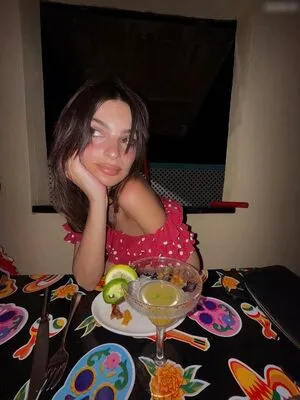 Emily Ratajkowski OnlyFans Leaked Free Thumbnail Picture - #7YUFGmorCi