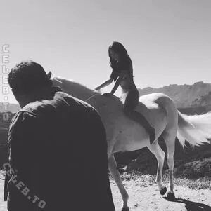 Emily Ratajkowski OnlyFans Leaked Free Thumbnail Picture - #7aaySDeaX8