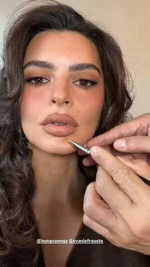 Emily Ratajkowski OnlyFans Leaked Free Thumbnail Picture - #7qB164y1d3