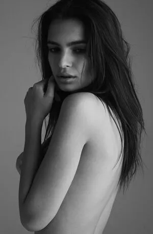 Emily Ratajkowski OnlyFans Leaked Free Thumbnail Picture - #7qfVQClydv