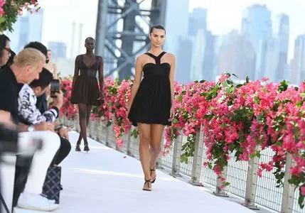 Emily Ratajkowski OnlyFans Leaked Free Thumbnail Picture - #8ENTHOH3lz