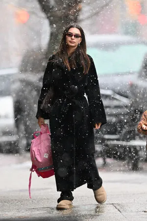 Emily Ratajkowski OnlyFans Leaked Free Thumbnail Picture - #8N0LJnBZ0L